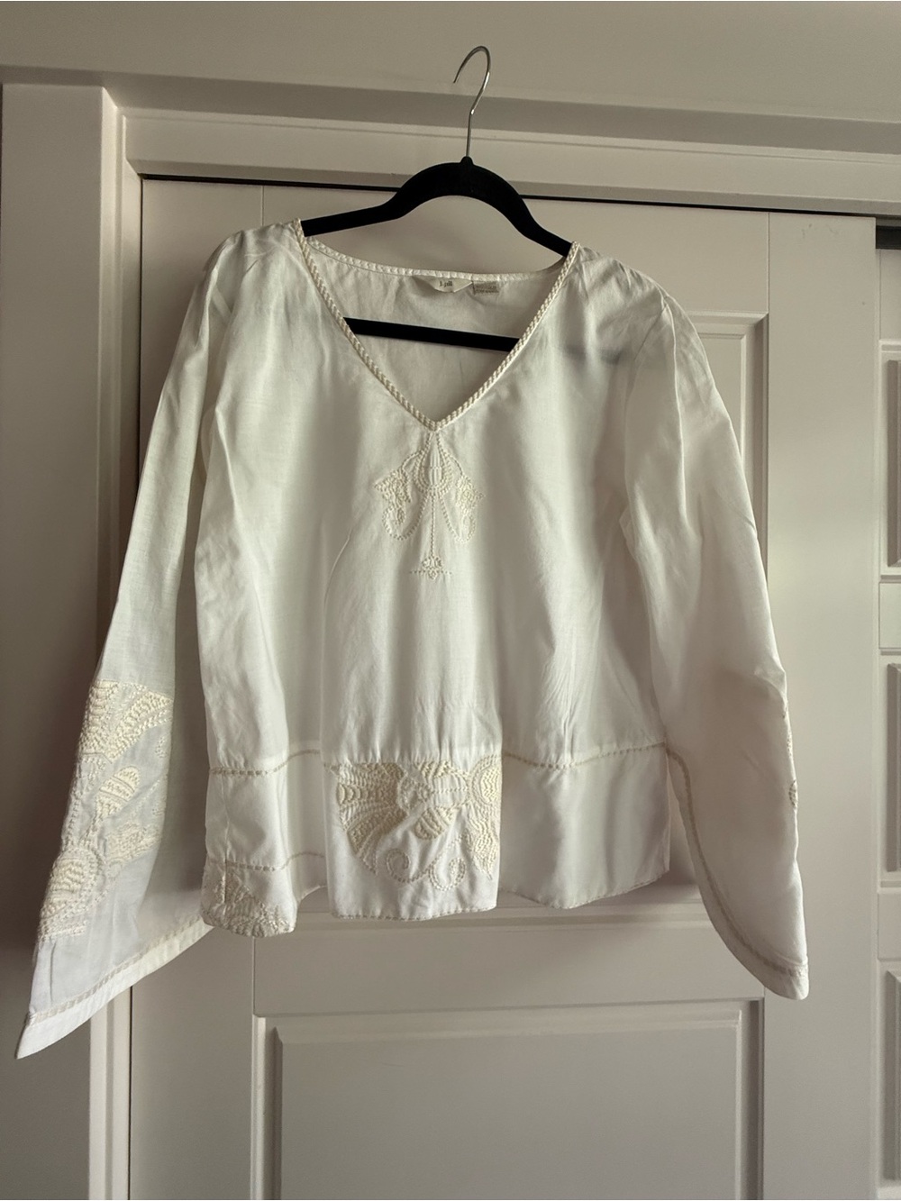 J. Jill White Embroidered V-Neck Blouse